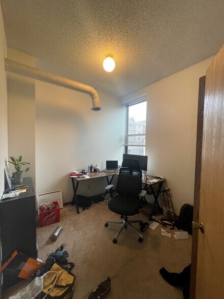Building Photo - 401 S Gilbert St