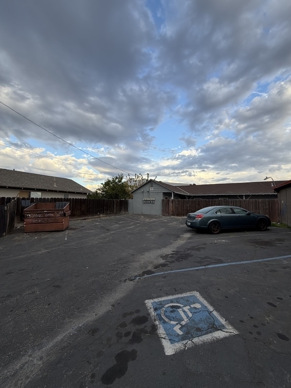 Building Photo - 224 Park Ave