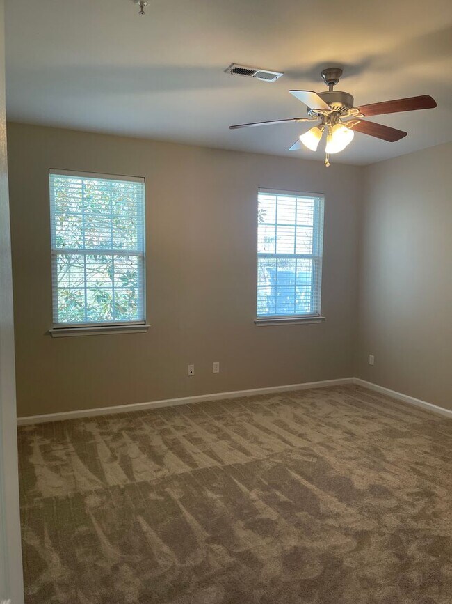 Building Photo - 1201 Rustads Cir