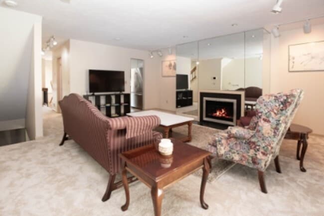 Building Photo - 804 Fairways Dr