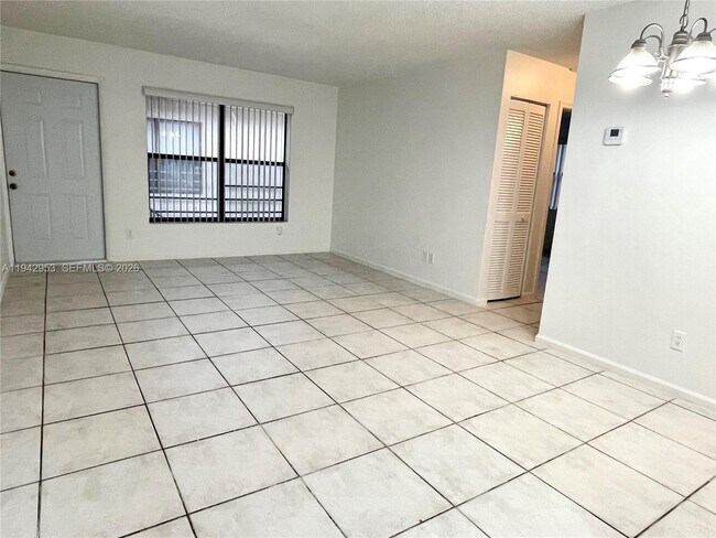 Building Photo - 10992 Royal Palm Blvd