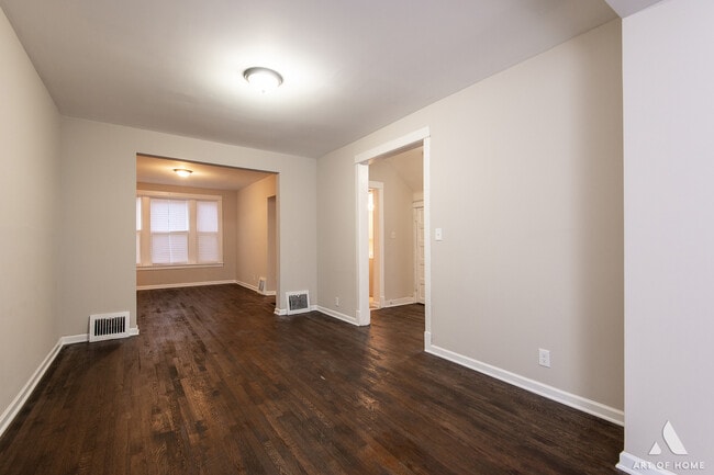 Building Photo - 6948 S Woodlawn Ave