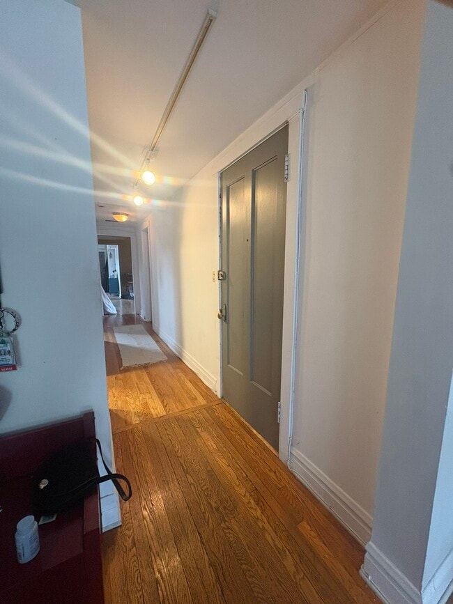 Building Photo - 3720 N Sheffield Ave