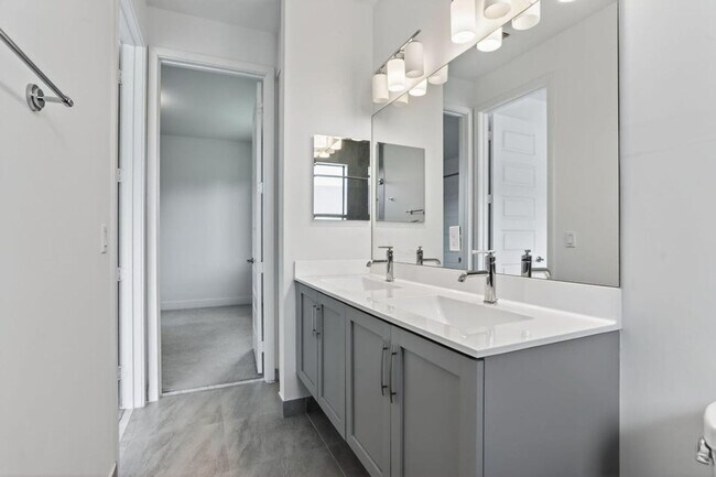 Building Photo - 10990 Oceano Wy