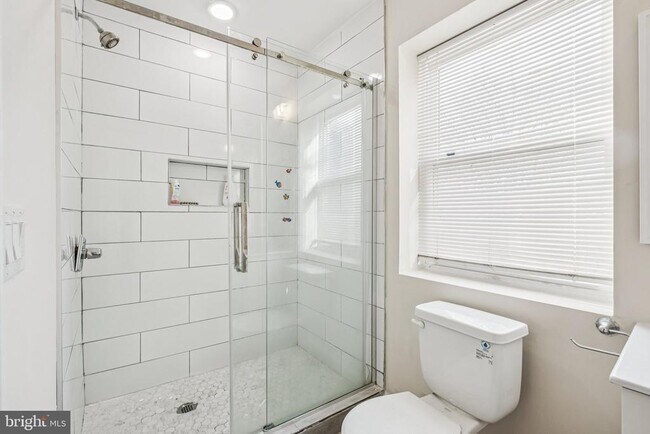 Building Photo - 512 W Norris St