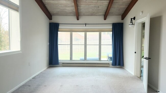 Building Photo - Beautiful Ft Hunt Area Home