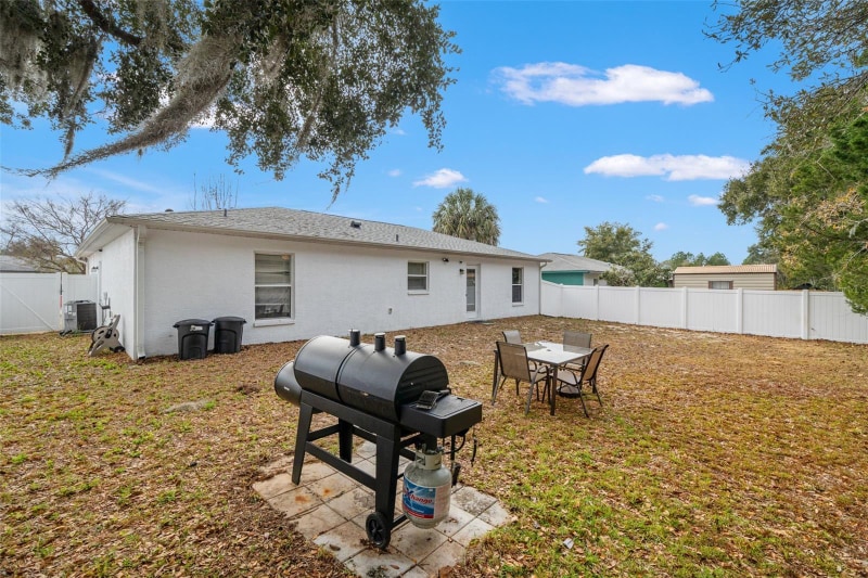 Building Photo - 6621 W Robin Ln