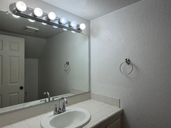 Building Photo - 3033 Via Sabinas