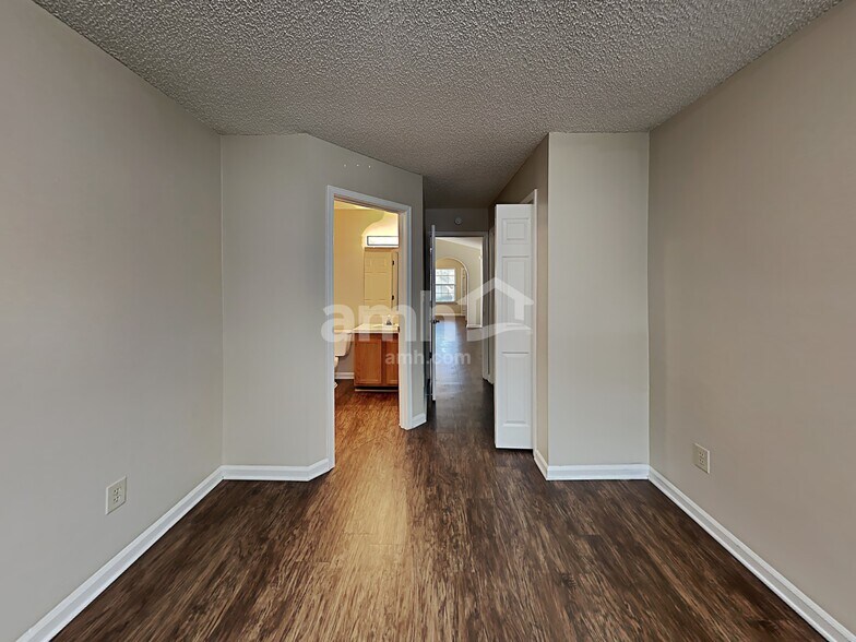 Building Photo - 4637 Blue Stream Ln S