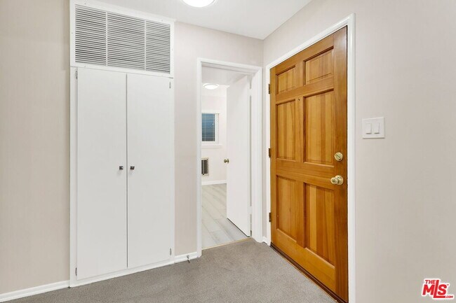 Building Photo - 115 Marguerita Ave