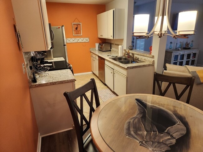 Building Photo - South Bay Lakes 2-Bedroom, 2-Bathroom Condo
