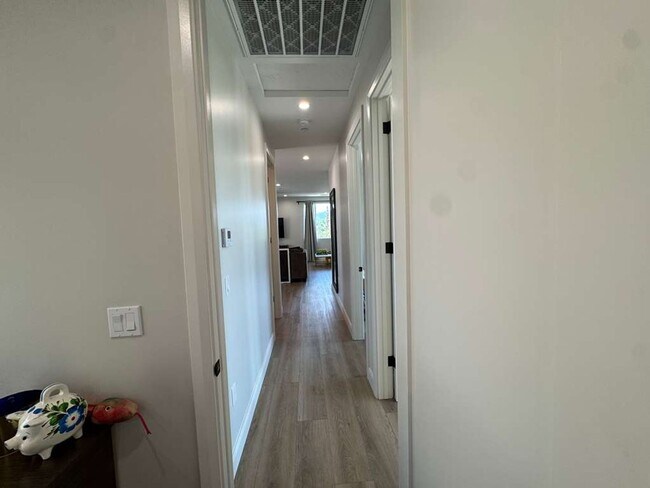 Building Photo - Brand New Upstairs Unit
