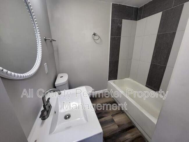 Building Photo - 1249 Duncan Ave