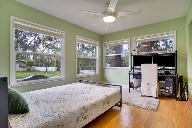 Building Photo - 2076 Burnice Dr
