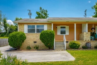 Building Photo - Newly Available! 2 Bedroom 1 Bathroom in the Heart of Hixson!