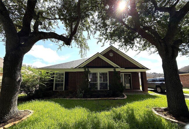Building Photo - 3906 Eastland Lake Dr