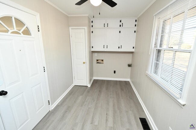 Building Photo - 467 SR 96