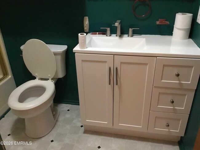 Building Photo - 520 39th Ct E