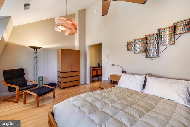 Building Photo - 317 S Union St