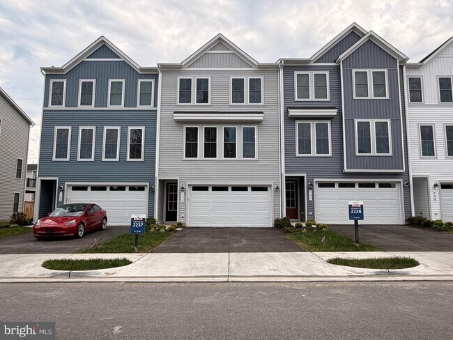 Building Photo - 135 Heyford Dr