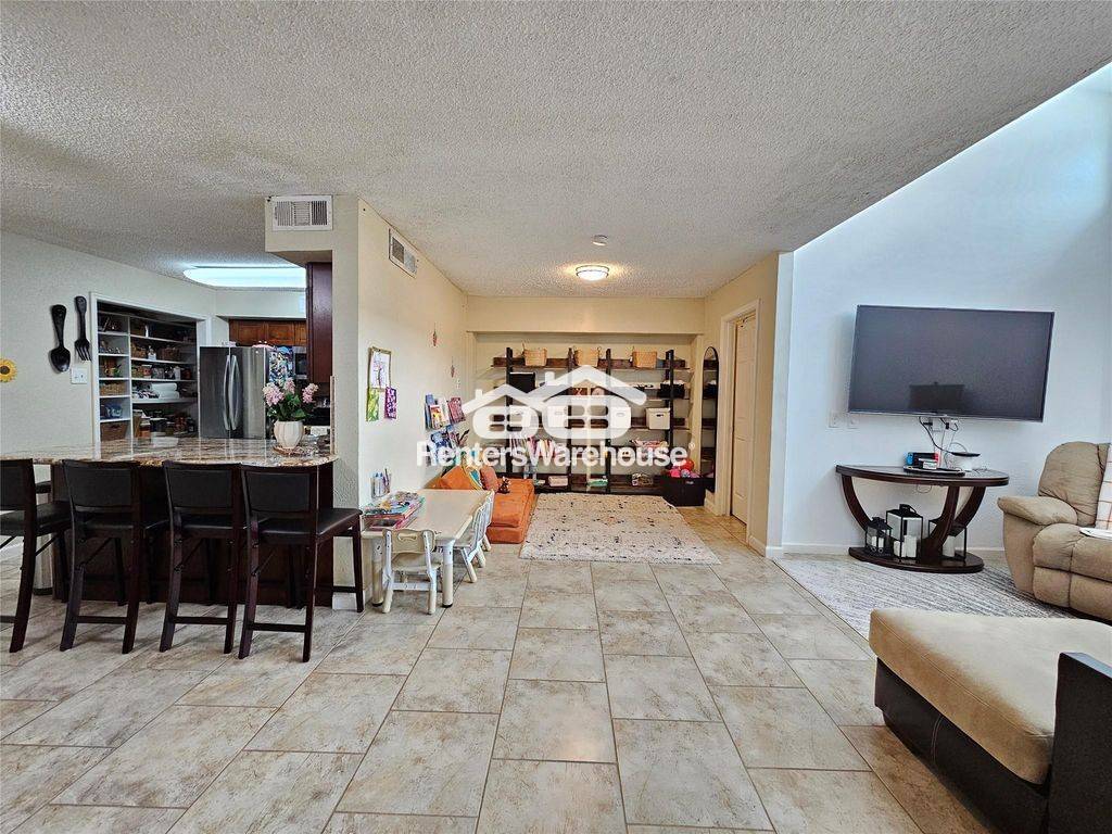 Building Photo - 1806 Saxony Ln