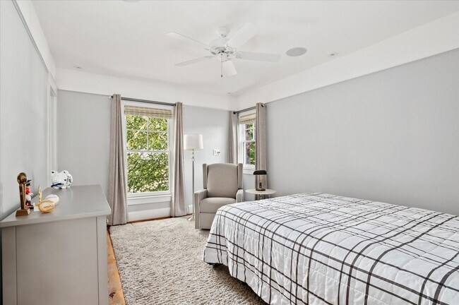 Building Photo - Exceptional Living in the Heart of Arlingt...