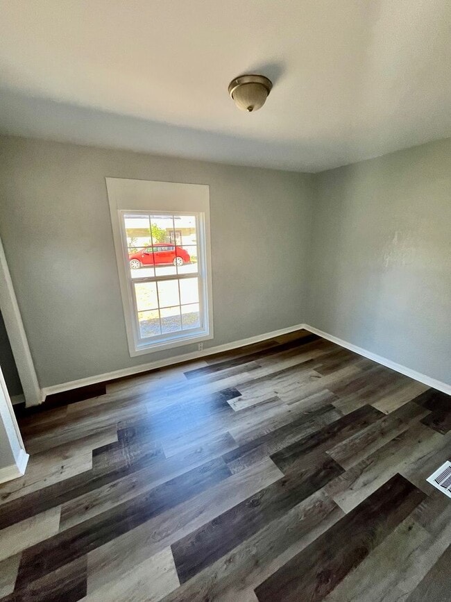 Building Photo - 3BR/1BA with HUGE Backyard, LVT Wood Floor...