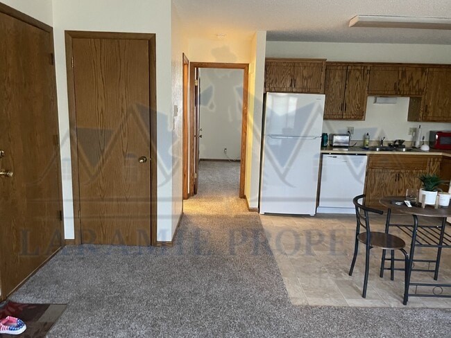 Building Photo - 1 Bed, 1 Bath Apartment