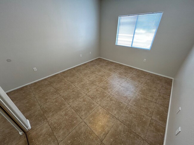 Building Photo - BEAUTIFULLY MAINTAINED 2 BEDROOM, 2 BATH C...