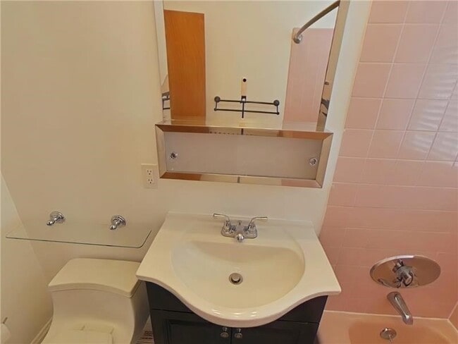 Building Photo - 346 Lincoln St