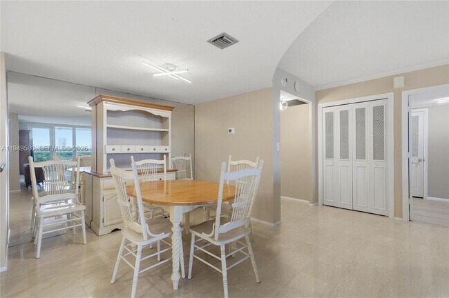 Building Photo - 2100 S Ocean Ln