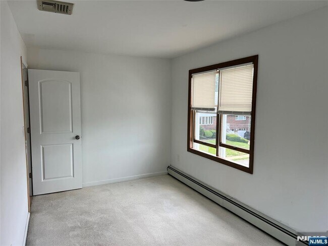 Building Photo - 364 Chestnut Ave