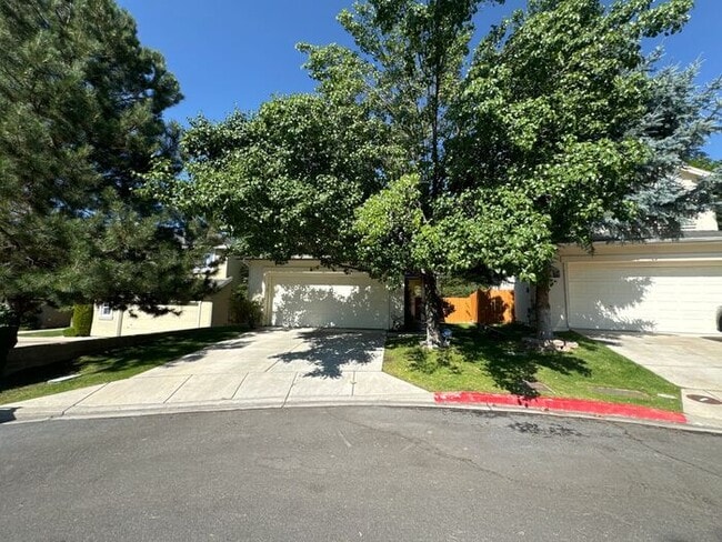 Building Photo - Adorable and Cozy 3 bed / 2.5 Bath - Comin...