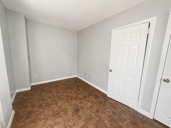 Building Photo - 2601 N Sartain St