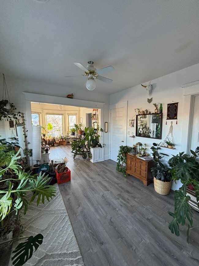 Building Photo - 122-124 E Lloyd