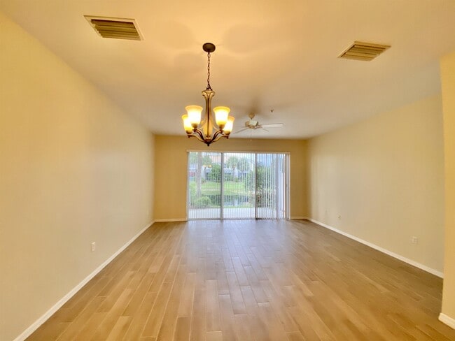 Building Photo - 909 Hampton Cir