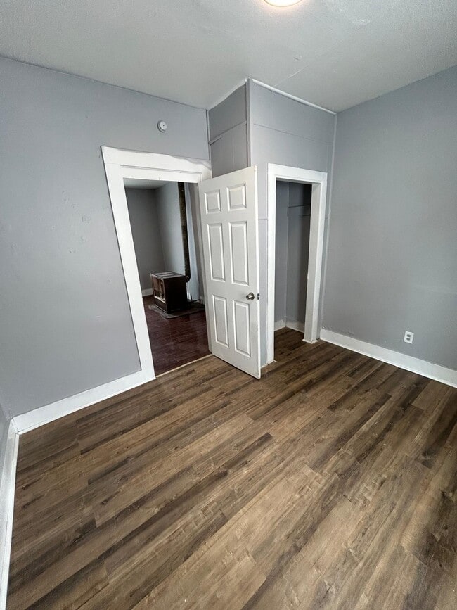 Building Photo - 319 Commercial St