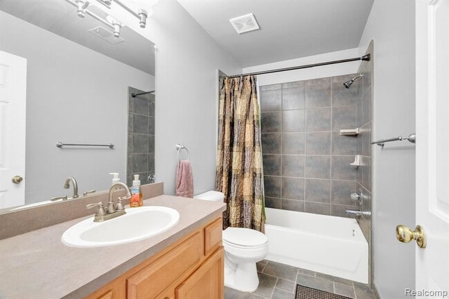 Building Photo - 42682 Park Cresent Dr