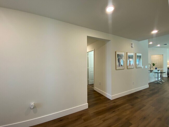 Building Photo - Spacious 4 Bed, 2 Bath Home Backing to Pre...
