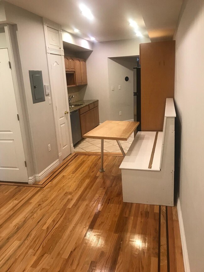 Building Photo - 815 Willow Ave