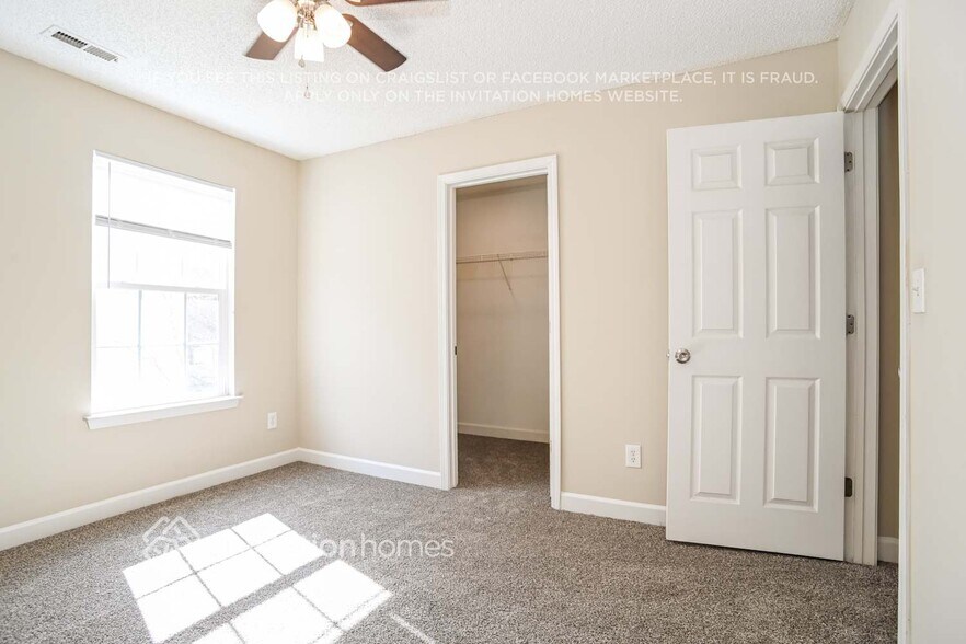 Building Photo - 6239 Day Lilly Ln