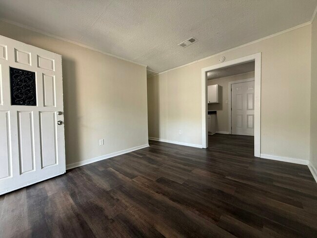 Building Photo - 1242 Airways Blvd