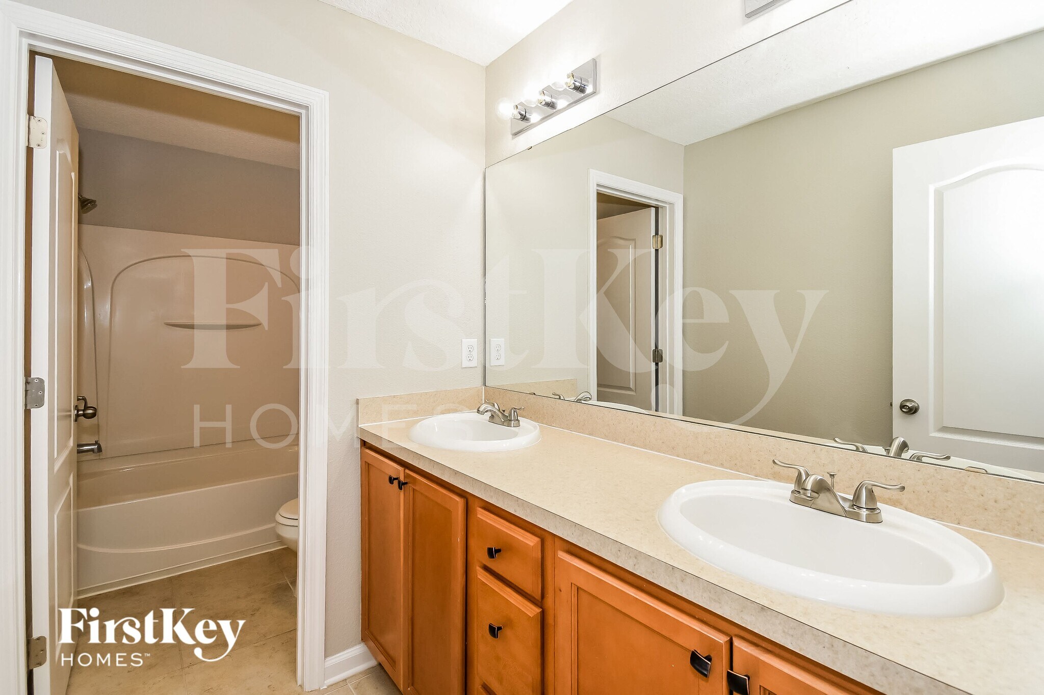 Building Photo - 1504 Falabella Dr