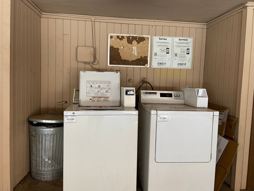 Building Photo - 2693 E Oakleaf Dr