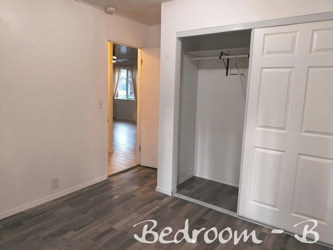 Building Photo - 2564 Elwood Ave