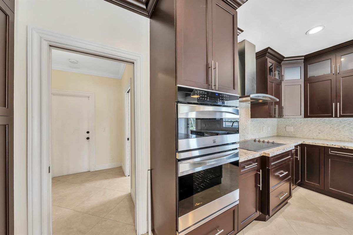Building Photo - 4920 SW 170th Ave