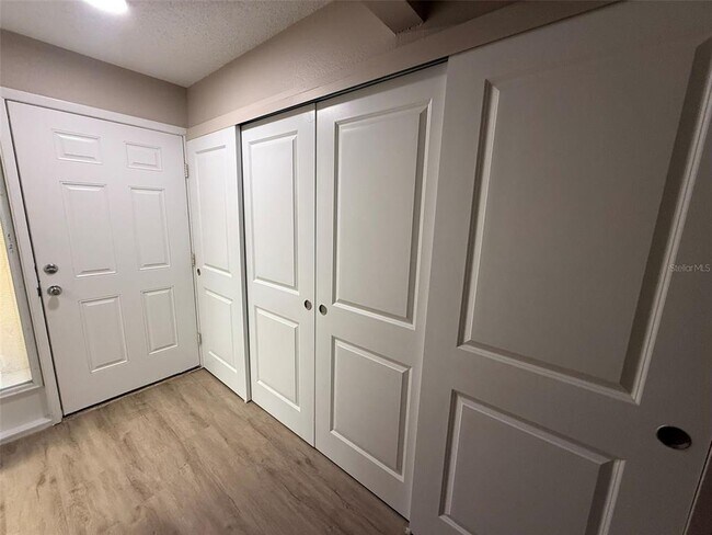 Building Photo - 3111 Riverside Dr