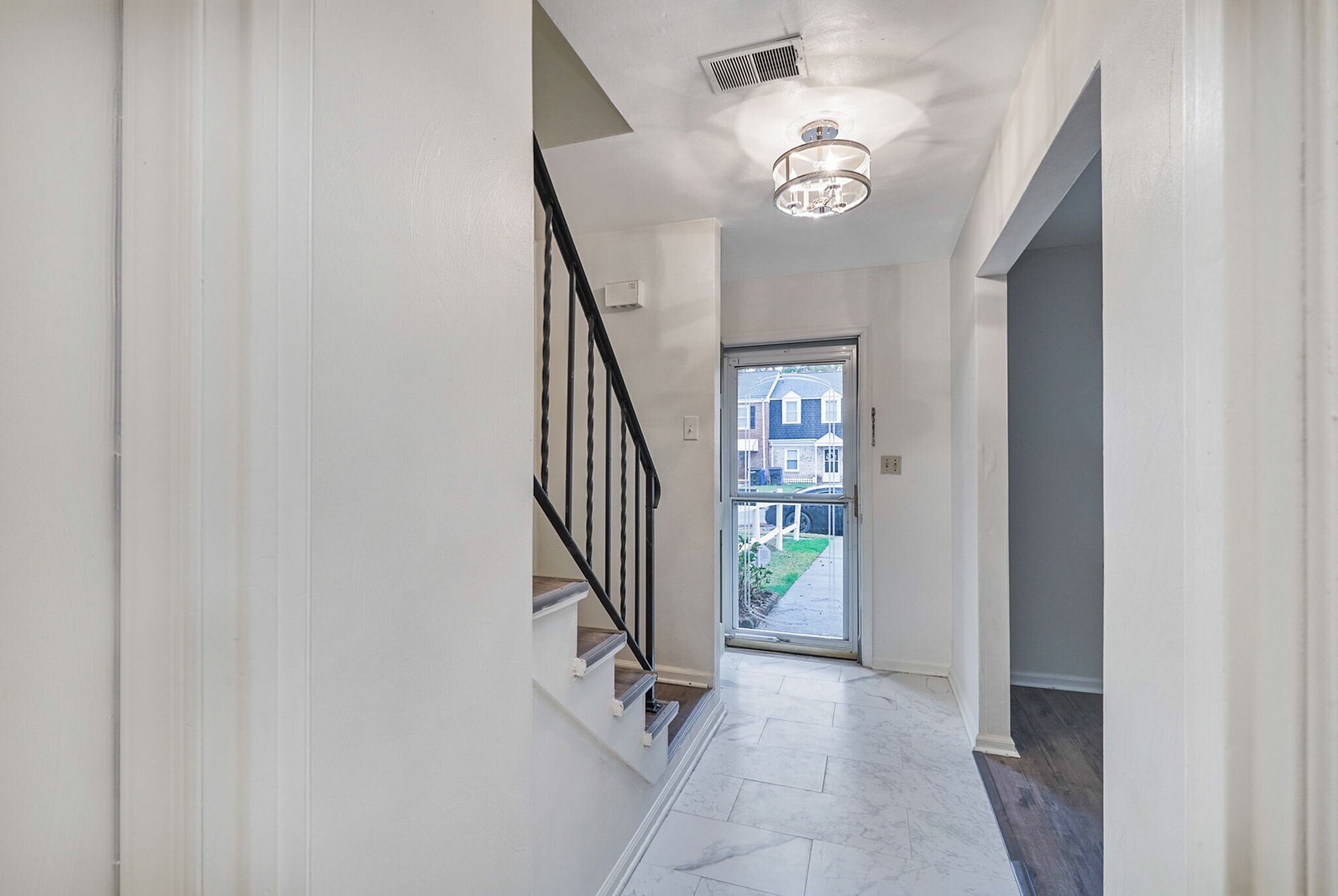 Building Photo - 5213 Clover Hill Dr