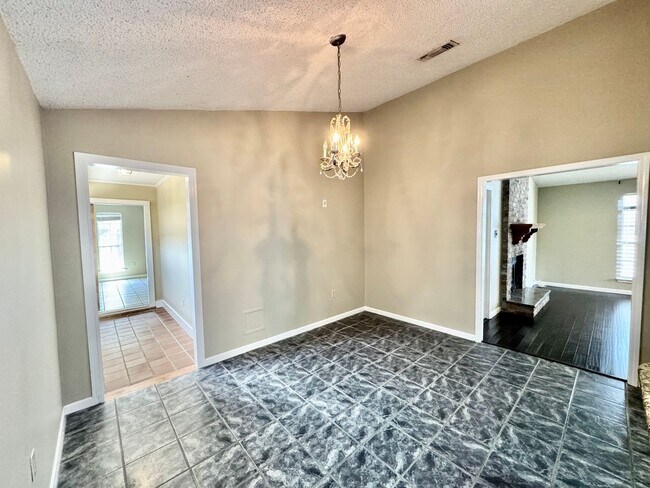 Building Photo - 10734 Erin Vale Ave