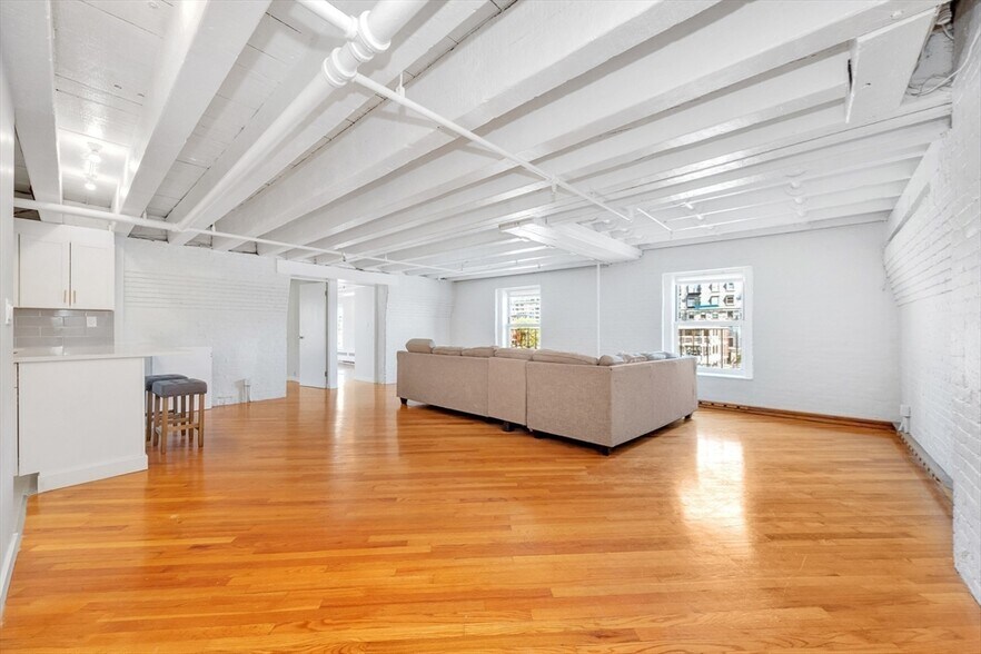 Building Photo - 33 Commercial Wharf